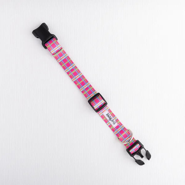 Dog collar in bubblegum pink- handmade.
