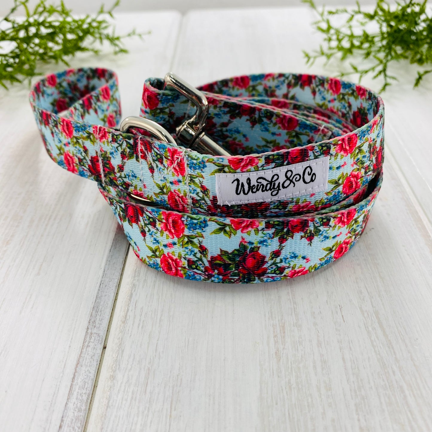 Beautiful vintage floral print leash.
