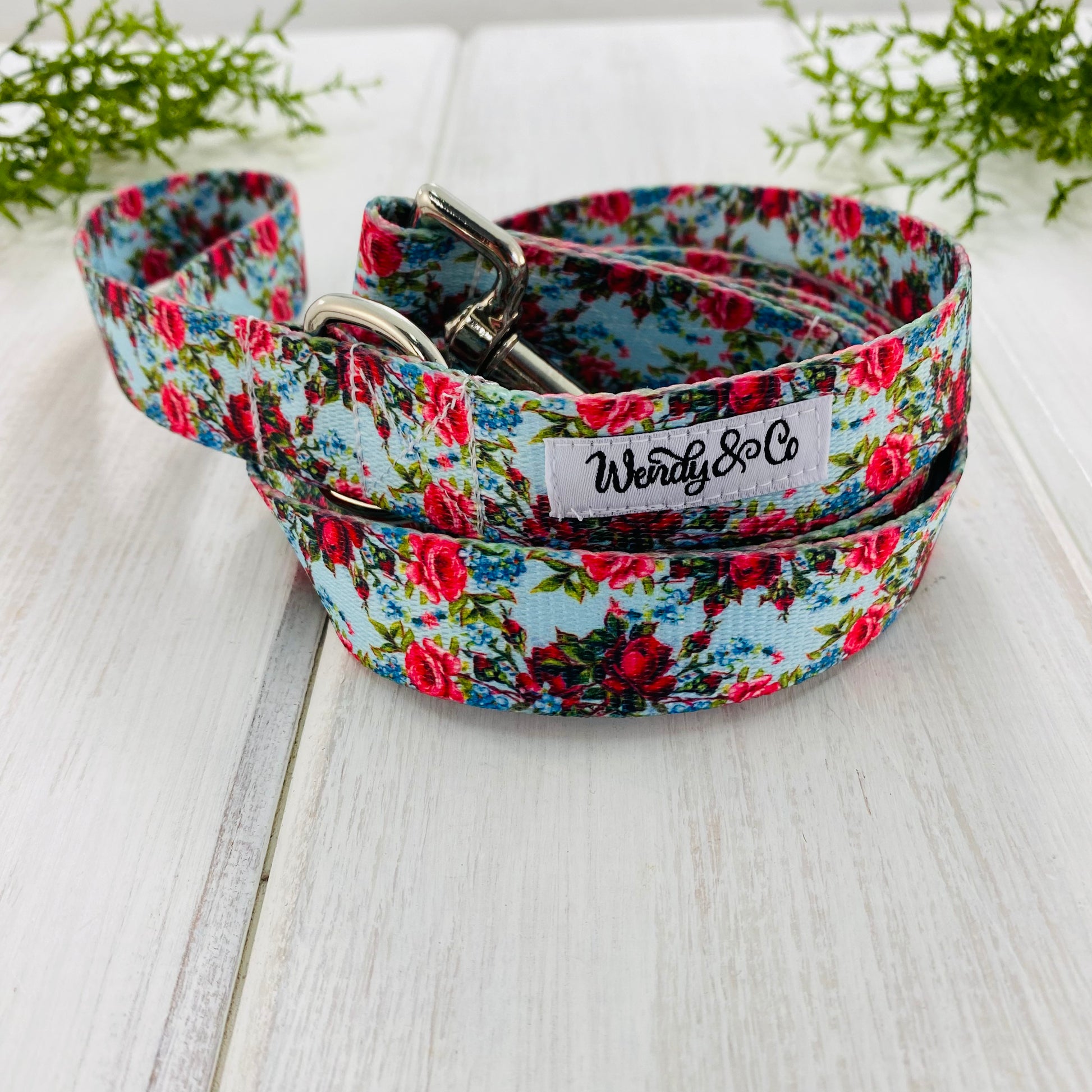 Beautiful vintage floral print leash.
