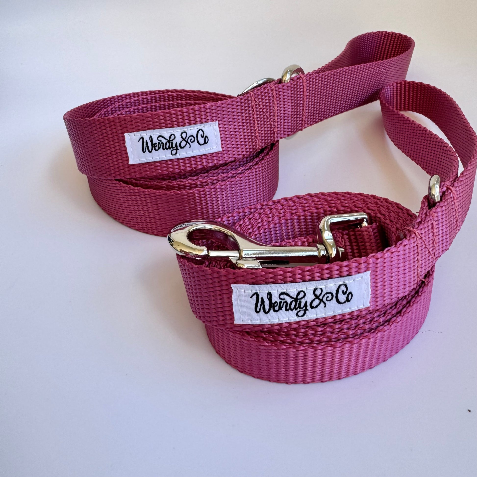 Mauve leash shown in 3/4" and 1" wide.