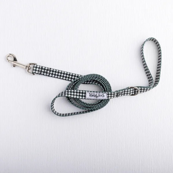 Waterproof leash in black and white check.