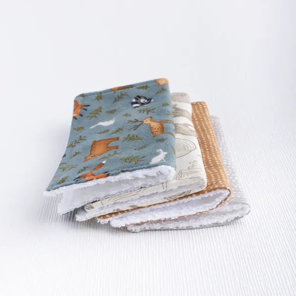 Baby washing cloth set of 4 in forest woodland print.