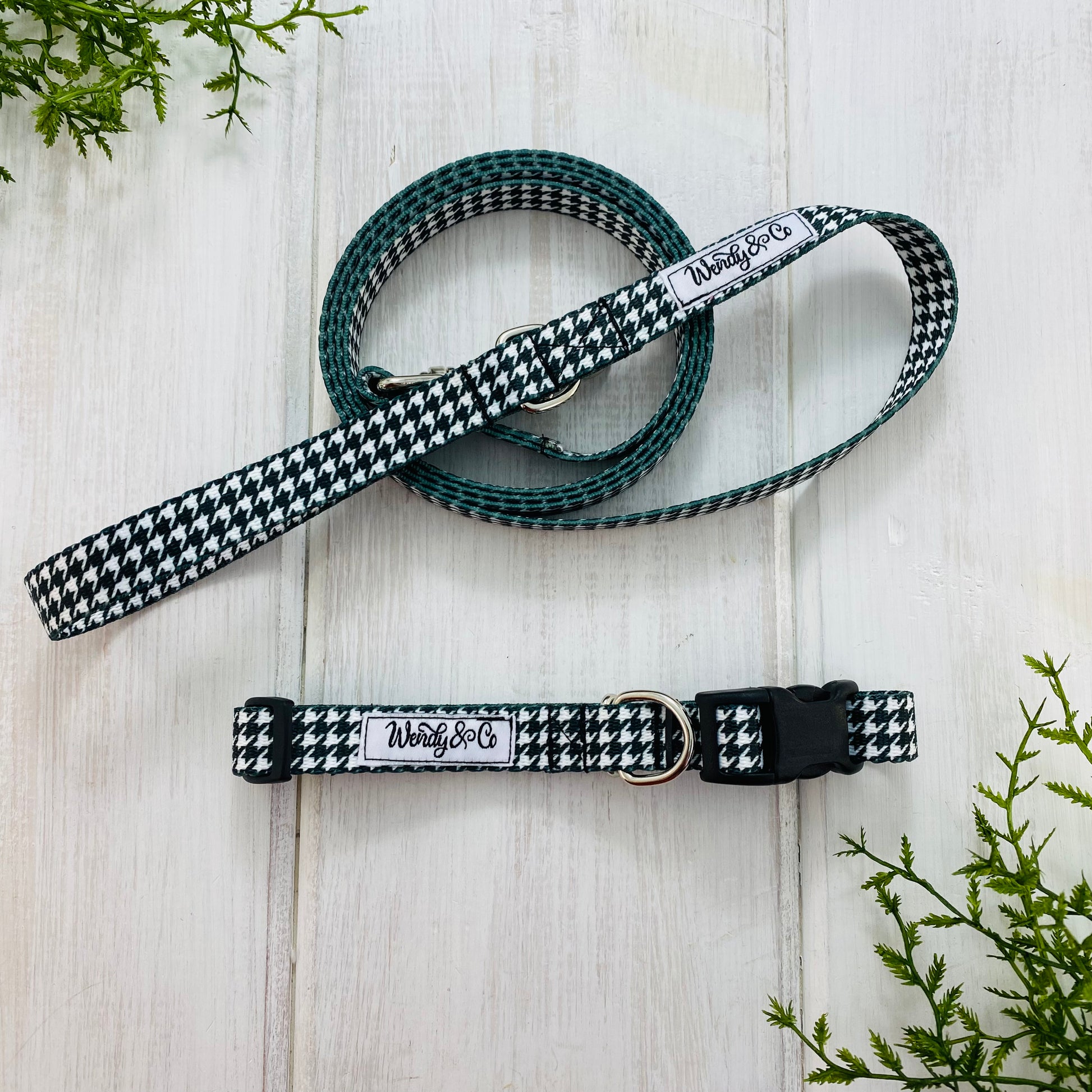 Black and white hounds tooth collar and leash great for doodles and all breeds.