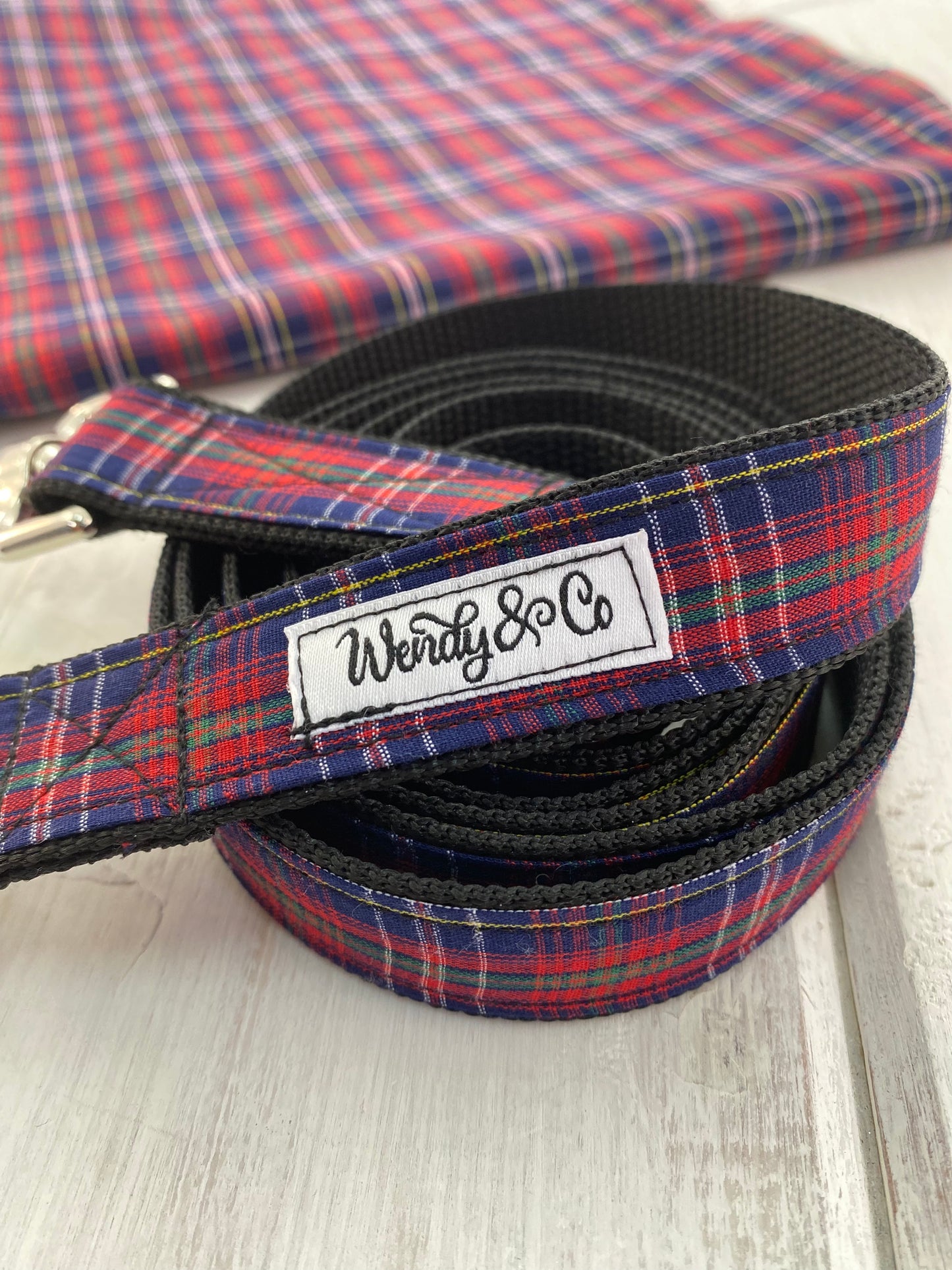 Plaid dog leash for large to extra large dogs.